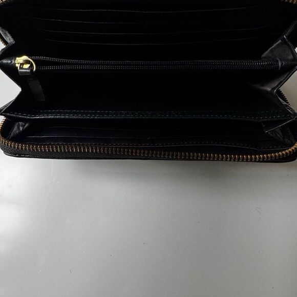 Vintage collectable Juicy Couture Black Wallet with Gold Accent turn lock - Picture 6 of 6
